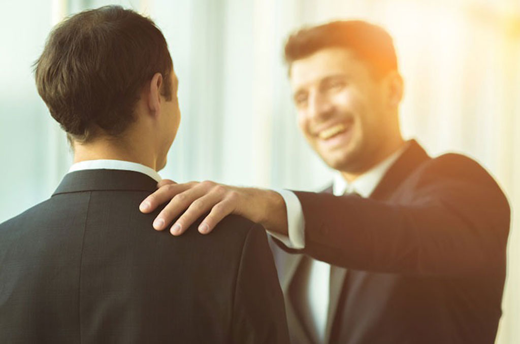 مزایا و معایب دوستی رئیس با کارکنان